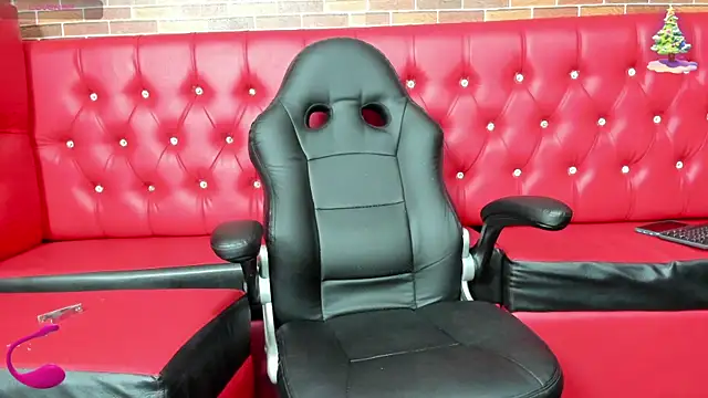 Snapshot of Annyeli chatting on 12-25-24, 10:50 Annyeli online show from 12-25-24, 10:50