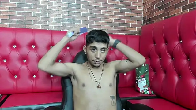 Snapshot of Annyeli chatting on 12-29-24, 02:27 Annyeli online show from 12-29-24, 02:27