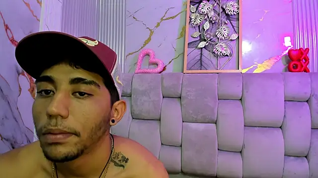 Snapshot of Annyeli chatting on 02-09-25, 04:04 Annyeli online show from 02-09-25, 04:04