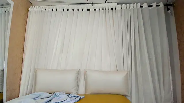 Snapshot of Annyeli chatting on 09-11-25, 01:39 Annyeli online show from 09-11-25, 01:39