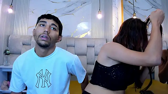 Snapshot of Annyeli chatting on 10-14-25, 02:51 Annyeli online show from 10-14-25, 02:51