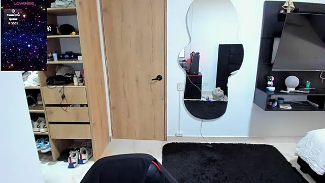 Cristhian Evans online show from 10-23-25, 01:43