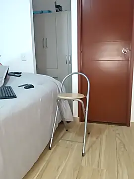 SophieBaker   online show from 03-22-25, 11:42