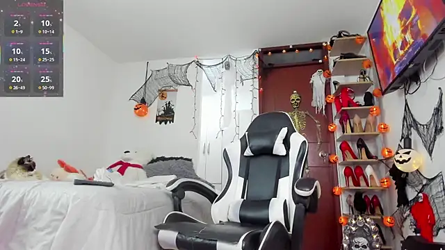 SophieBaker   online show from 10-05-25, 11:57