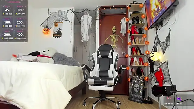 SophieBaker   online show from 10-10-25, 01:59