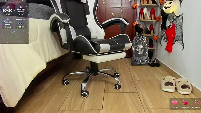 SophieBaker   online show from 10-13-25, 12:32