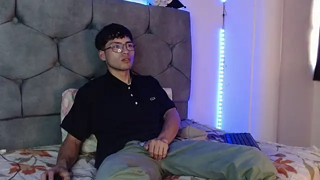 Snapshot of nolanjay_ chatting on 01-27-25, 09:33 nolanjay online show from 01-27-25, 09:33