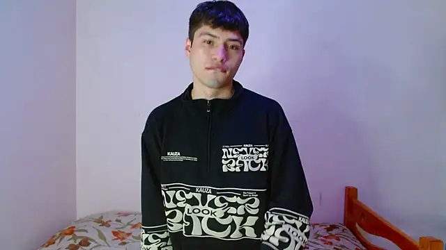 Snapshot of nolanjay_ chatting on 09-24-25, 10:02 nolanjay online show from 09-24-25, 10:02