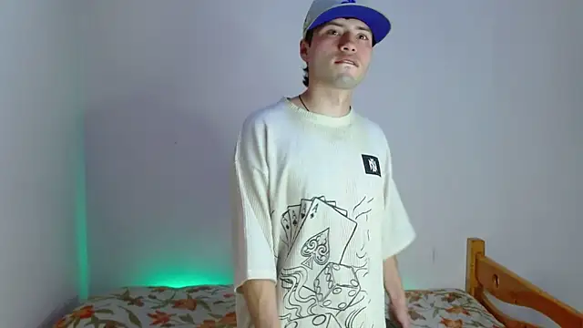 Snapshot of nolanjay_ chatting on 09-25-25, 08:12 nolanjay online show from 09-25-25, 08:12