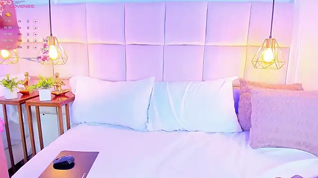 LinaGlam online show from 01-31-25, 01:43