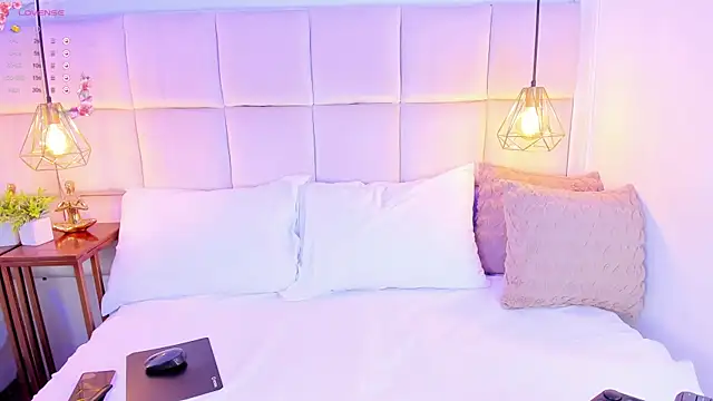 LinaGlam online show from 02-05-25, 10:33