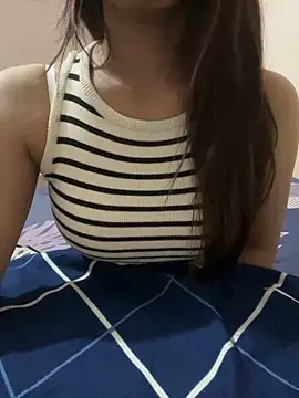 Snapshot of _riyaahahaha_ chatting on 01-05-25, 08:21  riyaahahaha  online show from 01-05-25, 08:21