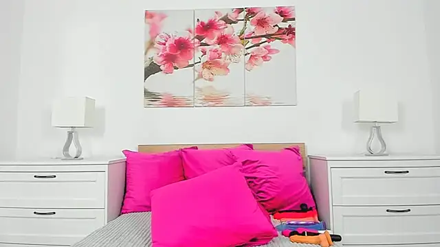 TiaRussel online show from 02-27-26, 09:37