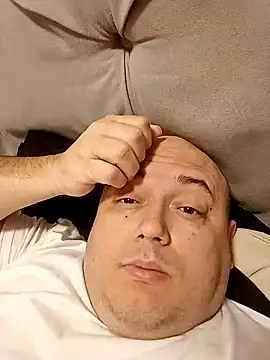 Snapshot of BigromeoXX chatting on 01-01-25, 10:32 BigromeoXX online show from 01-01-25, 10:32