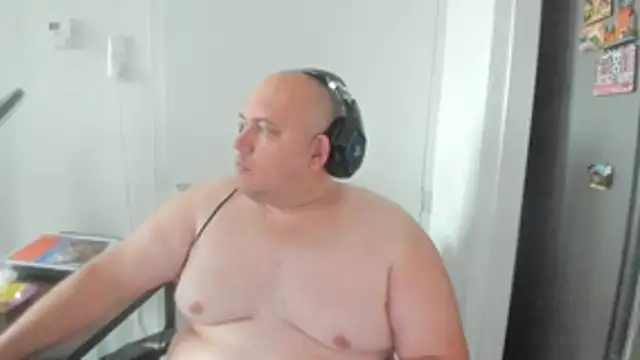 Snapshot of BigromeoXX chatting on 10-31-25, 03:13 BigromeoXX online show from 10-31-25, 03:13