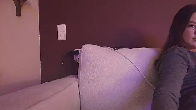 Nina24 online show from 10-24-25, 08:05