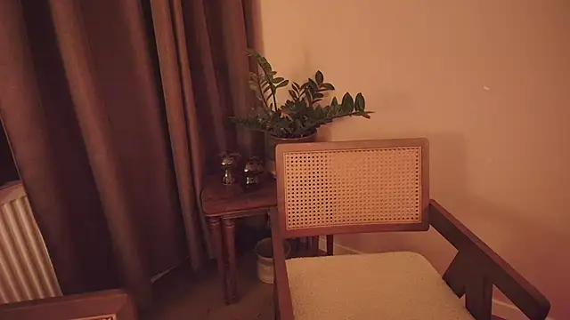 Nina24 online show from 10-25-25, 08:25