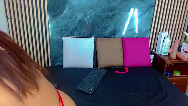 Snapshot of Isalombardi chatting on 02-26-25, 03:21 Isalombardi online show from 02-26-25, 03:21