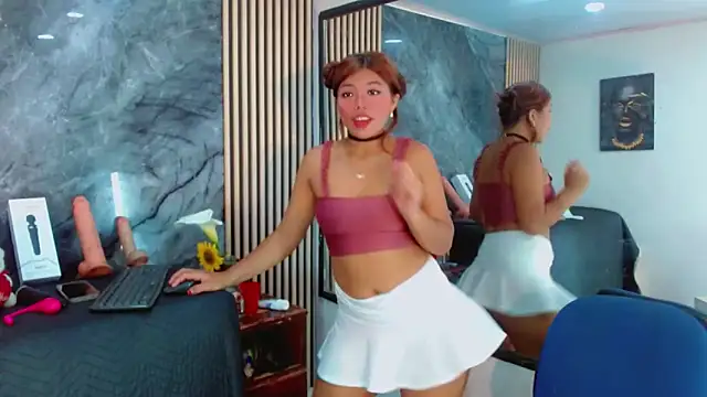 Snapshot of Isalombardi chatting on 03-14-25, 01:13 Isalombardi online show from 03-14-25, 01:13