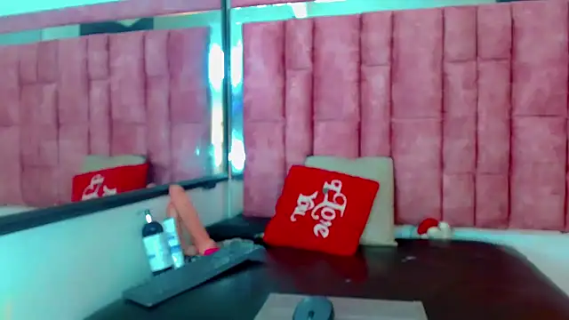 Snapshot of Isalombardi chatting on 03-16-25, 11:49 Isalombardi online show from 03-16-25, 11:49