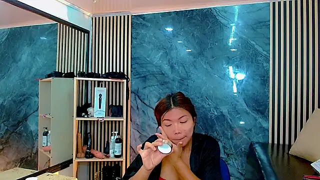 Snapshot of Isalombardi chatting on 10-21-25, 03:18 Isalombardi online show from 10-21-25, 03:18