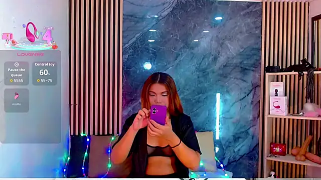 Snapshot of Isalombardi chatting on 11-28-25, 03:42 Isalombardi online show from 11-28-25, 03:42