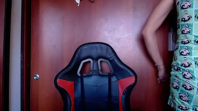 Snapshot of Lauraxdoll chatting on 01-27-25, 09:55 Lauraxdoll online show from 01-27-25, 09:55