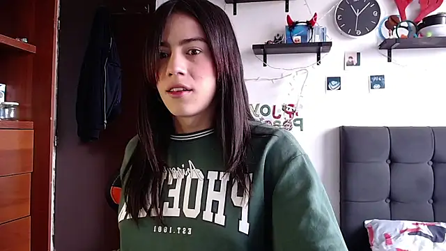 Snapshot of Lauraxdoll chatting on 02-04-25, 05:55 Lauraxdoll online show from 02-04-25, 05:55