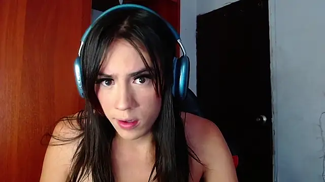 Snapshot of Lauraxdoll chatting on 02-18-25, 12:49 Lauraxdoll online show from 02-18-25, 12:49