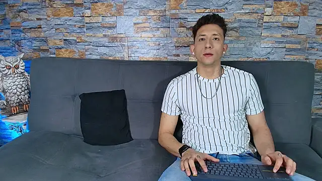 Maykol Victoriasr online show from 11-18-25, 06:51