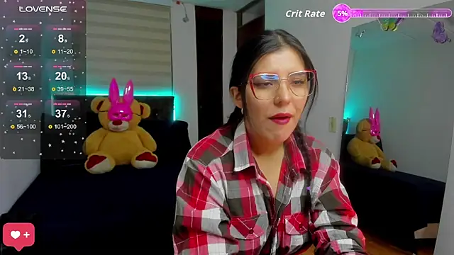 Snapshot of Luxxur69 chatting on 09-19-25, 11:38 Luxxur69 online show from 09-19-25, 11:38