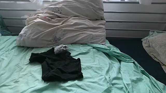 Snapshot of krissraw chatting on 01-10-25, 08:40 krissraw online show from 01-10-25, 08:40