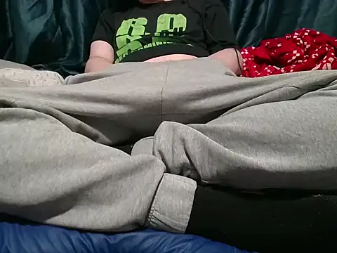 Snapshot of krissraw chatting on 10-31-25, 03:40 krissraw online show from 10-31-25, 03:40