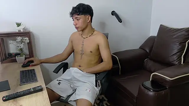 Snapshot of jonmaykolrose chatting on 11-29-25, 06:11 jonmaykolrose online show from 11-29-25, 06:11