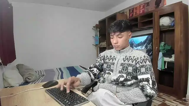 Snapshot of jonmaykolrose chatting on 12-14-25, 08:13 jonmaykolrose online show from 12-14-25, 08:13