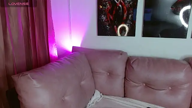 Snapshot of hinataleecs chatting on 12-19-25, 10:50 hinataleecs online show from 12-19-25, 10:50