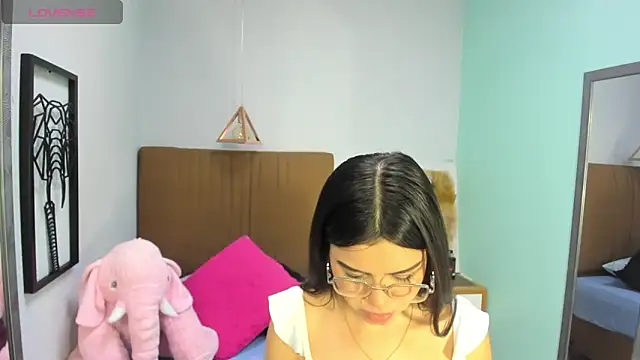 Snapshot of cassiehoward14 chatting on 03-06-25, 12:09 cassiehoward14 online show from 03-06-25, 12:09