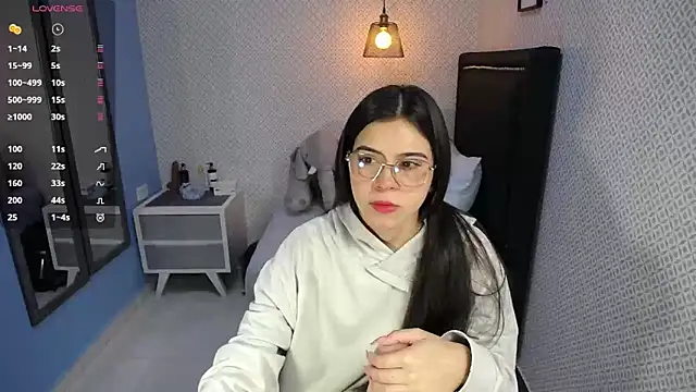 Snapshot of cassiehoward14 chatting on 03-12-25, 03:13 cassiehoward14 online show from 03-12-25, 03:13