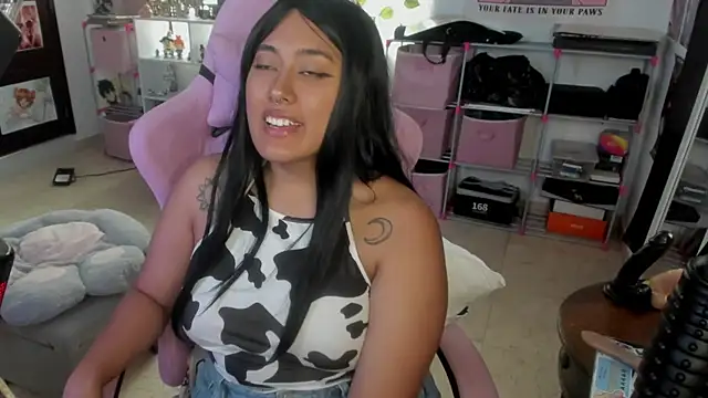 Snapshot of pawmistry chatting on 02-21-25, 02:17 pawmistry online show from 02-21-25, 02:17