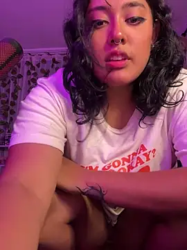 Snapshot of pawmistry chatting on 03-01-25, 04:15 pawmistry online show from 03-01-25, 04:15