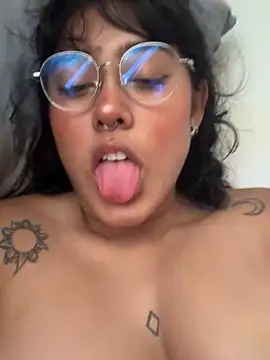 Snapshot of pawmistry chatting on 03-14-25, 07:55 pawmistry online show from 03-14-25, 07:55