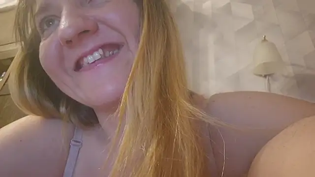 Snapshot of EstrellaWalters chatting on 05-19-26, 04:57 EstrellaWalters online show from 05-19-26, 04:57