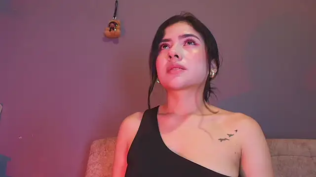 Snapshot of adara_johnson__ chatting on 05-06-26, 11:48 adara johnson online show from 05-06-26, 11:48