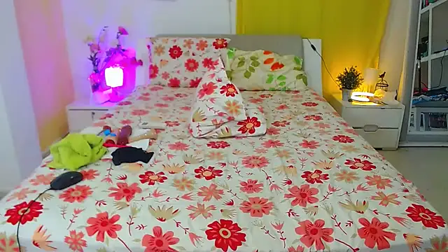 Snapshot of Kendralove31xxx chatting on 02-09-25, 06:33 Kendralove31xxx online show from 02-09-25, 06:33