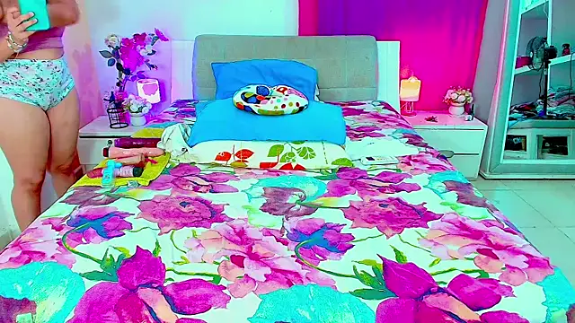 Snapshot of Kendralove31xxx chatting on 10-20-25, 02:45 Kendralove31xxx online show from 10-20-25, 02:45