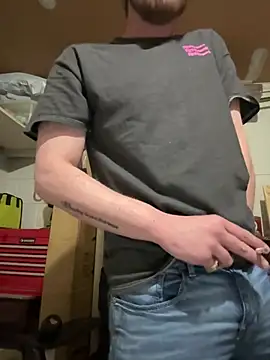 Snapshot of BigJohnson06 chatting on 04-13-26, 10:43 BigJohnson06 online show from 04-13-26, 10:43