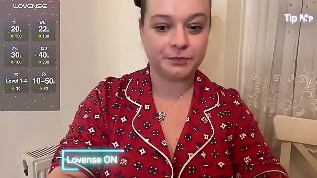 NaughtyWifeUK online show from 12-23-24, 11:06