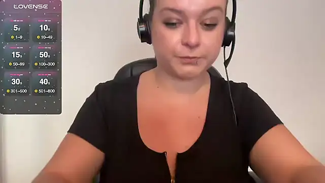 NaughtyWifeUK online show from 10-18-25, 02:18