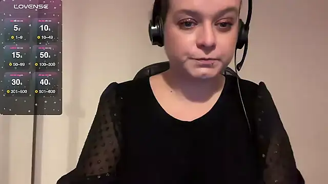 NaughtyWifeUK online show from 11-28-25, 04:09