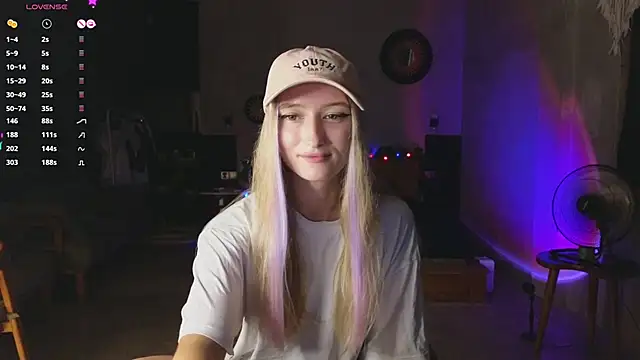 Snapshot of adele_lyv chatting on 01-30-25, 02:47 adele lyv online show from 01-30-25, 02:47